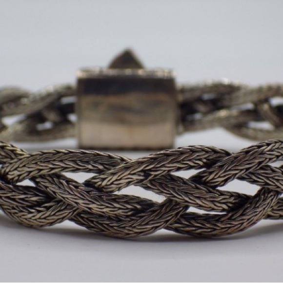 Faceted Blue Topaz with 18 karat embellishment woman’s Statement bracelet - Picture 6 of 6